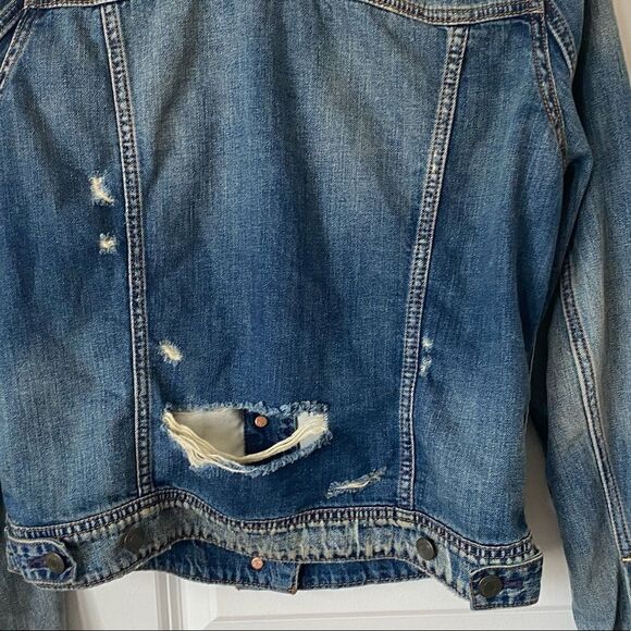 AE distressed jean jacket - Picture 8 of 8